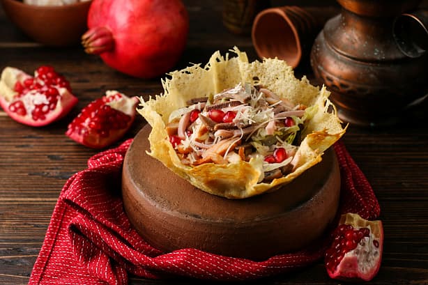 Пиросмани в сырной корзине